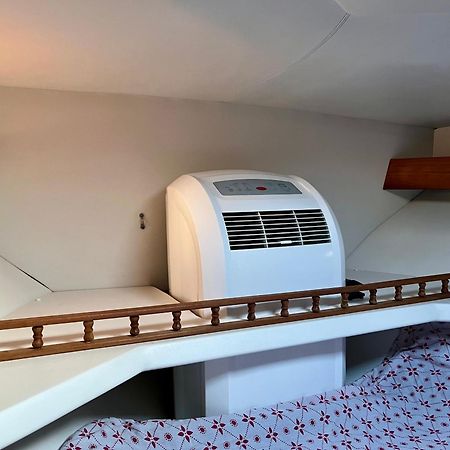 Cozy Private Two Rooms Yacht In Barcelona With Free Parking Sant Adria de Besos Exterior foto
