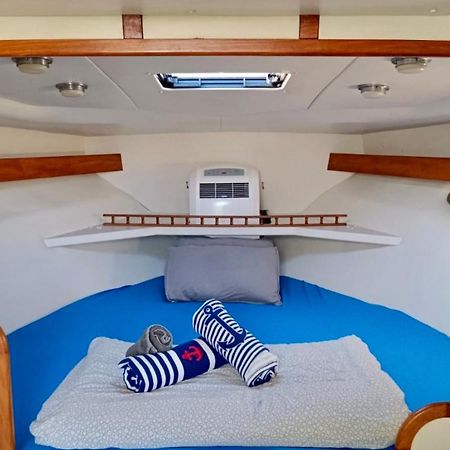 Cozy Private Two Rooms Yacht In Barcelona With Free Parking Sant Adria de Besos Exterior foto